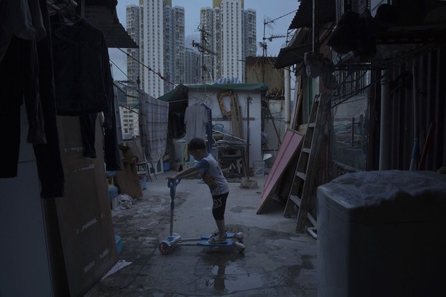 Ám ảnh cuộc sống trong những căn hộ quan tài ở Hong Kong - Ảnh 9.