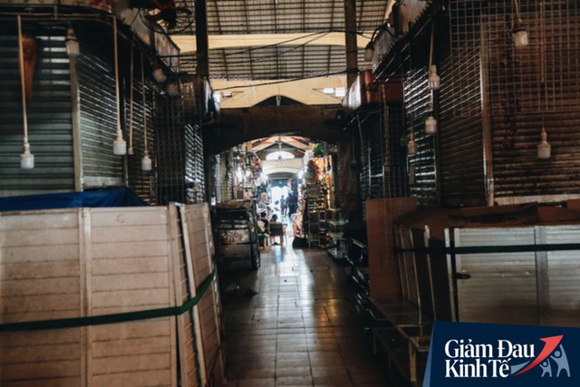 Quá ế ẩm mùa dịch Covid-19, nhiều tiểu thương chợ Bến Thành đóng cửa ngừng bán và sang lại sạp - Ảnh 14.
