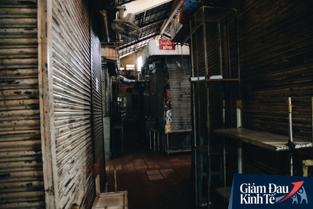 Quá ế ẩm mùa dịch Covid-19, nhiều tiểu thương chợ Bến Thành đóng cửa ngừng bán và sang lại sạp - Ảnh 15.