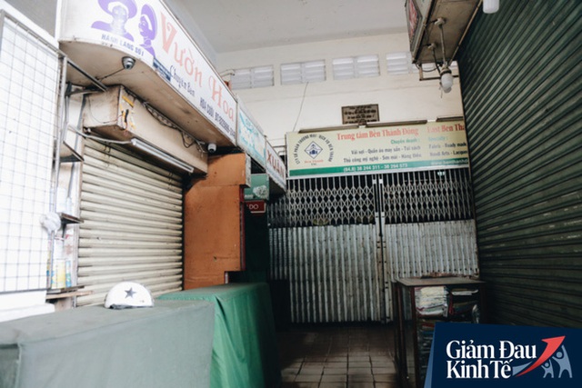 Quá ế ẩm mùa dịch Covid-19, nhiều tiểu thương chợ Bến Thành đóng cửa ngừng bán và sang lại sạp - Ảnh 17.