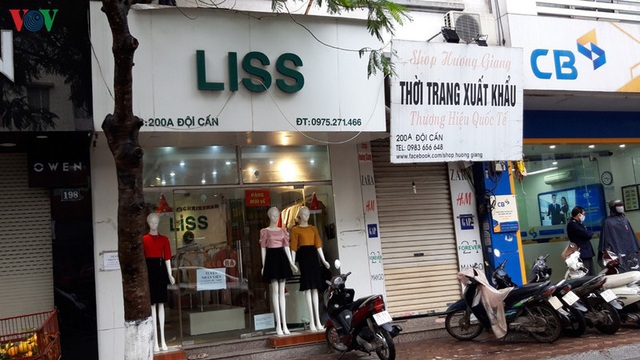 Các cửa hàng kinh doanh tại Hà Nội “thức giấc” sau một giấc “ngủ đông” - Ảnh 4.