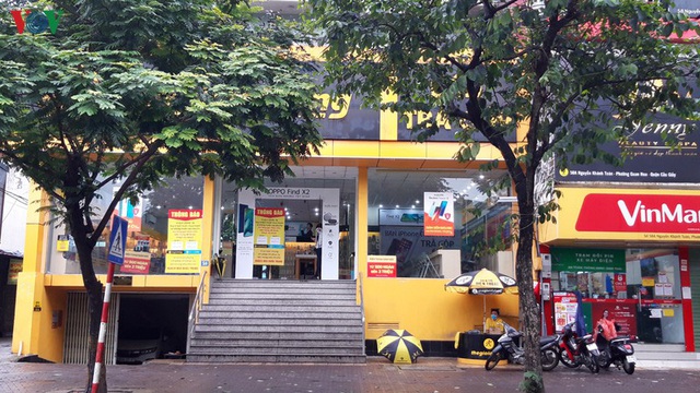 Các cửa hàng kinh doanh tại Hà Nội “thức giấc” sau một giấc “ngủ đông” - Ảnh 7.