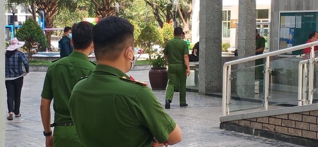 Công an bất ngờ trở lại hiện trường vụ tiến sĩ Bùi Quang Tín tử vong - Ảnh 1.