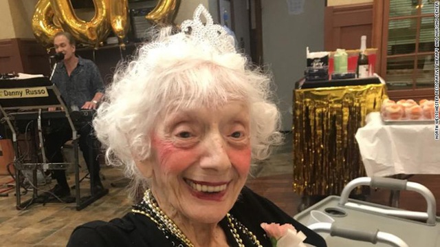 Bà cụ siêu nhân 101 tuổi đánh bại COVID-19, chiến thắng cả bệnh ung thư và sống sót qua dịch cúm Tây Ban Nha - Ảnh 2.