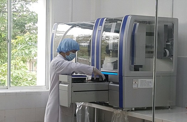  nhà phân phối máy xét nghiệm Covid-19 cho Quảng Nam giảm giá từ 7,2 tỉ đồng xuống còn hơn 4,8 tỉ - Ảnh 4.