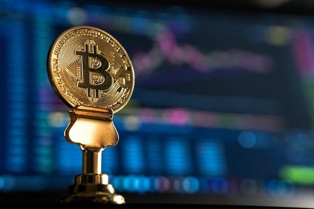  Tăng ‘dựng đứng’ 13%, Bitcoin vượt 8.700 USD  - Ảnh 1.