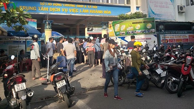 Số người đăng ký bảo hiểm thất nghiệp tại Khánh Hoà tăng vọt - Ảnh 1.