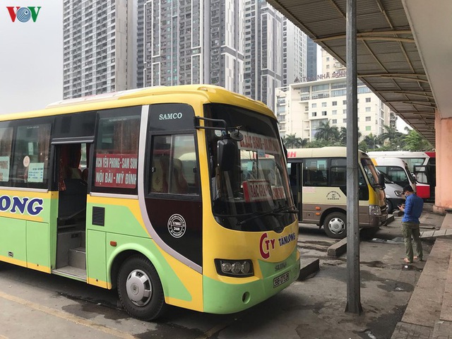 Ảnh: Xe buýt, xe khách liên tỉnh ở Hà Nội vẫn đìu hiu dù hết cách ly xã hội - Ảnh 5.