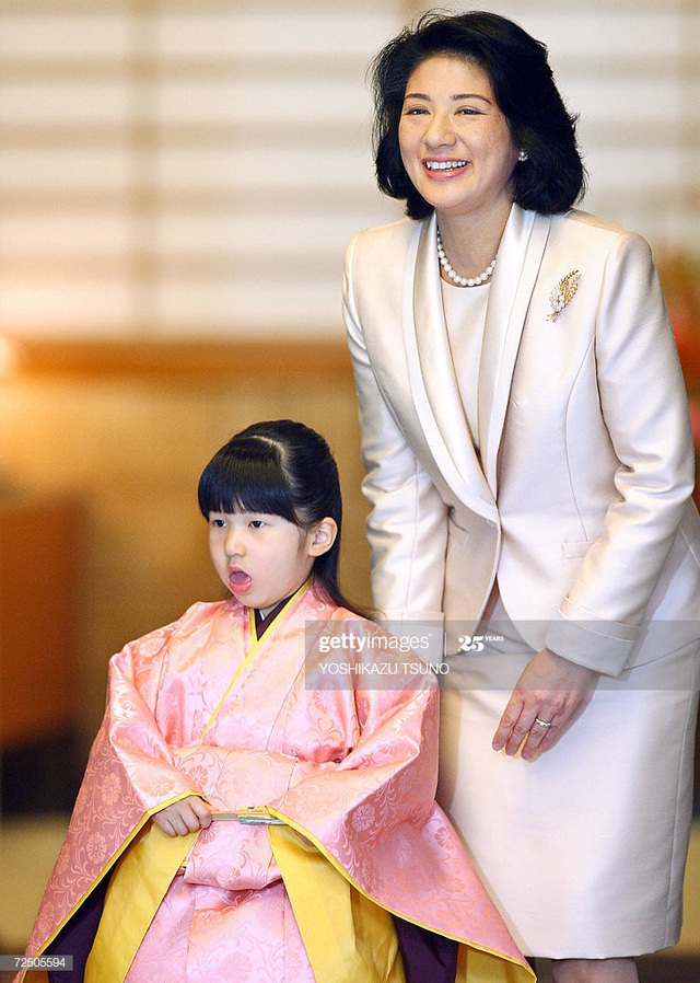 Hoàng hậu Masako - người mẹ từng băng qua căn bệnh trầm cảm, dùng kỷ luật thép để dạy con sống như thường dân, không có đặc quyền dù là công chúa - Ảnh 7.