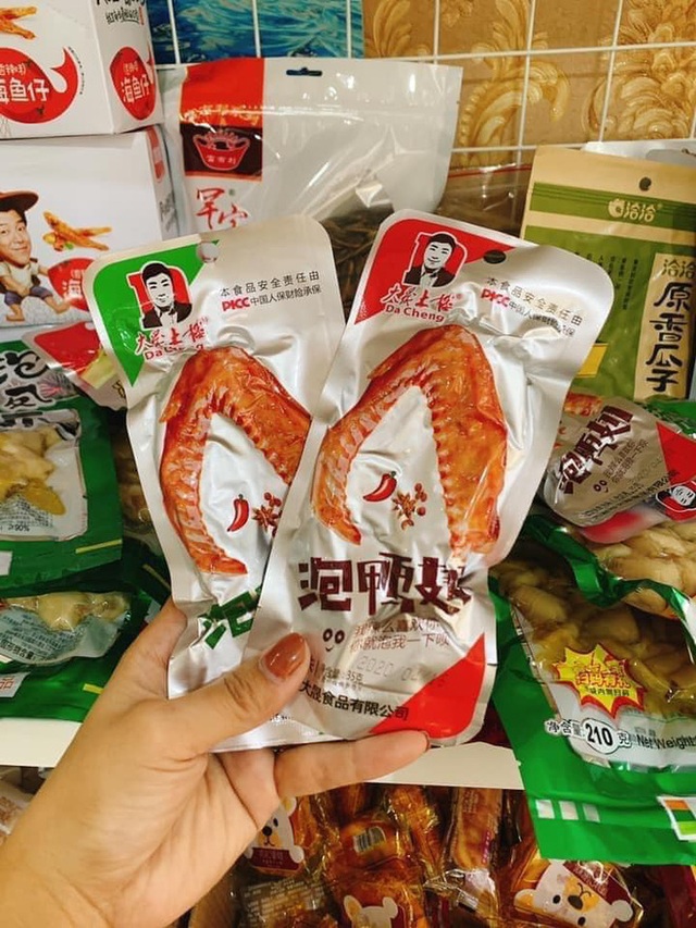 Rộ đồ ăn vặt nội địa Trung trên chợ mạng: Giá rẻ không thiếu thứ gì từ bánh kẹo, nước uống cho tới các loại thịt ăn liền - Ảnh 7.