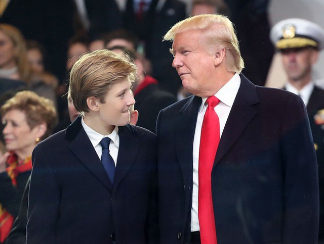 Minh chứng cho thấy hoàng tử Nhà Trắng Barron Trump giống cha như 2 giọt nước, thừa hưởng nhan sắc thời trẻ của Tổng thống Mỹ - Ảnh 5.