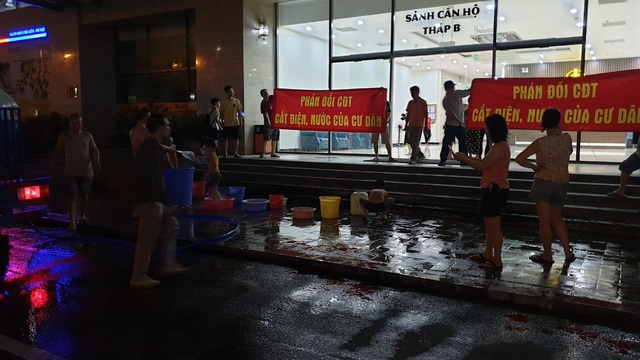 Nắng nóng 40 độ, cư dân chung cư cao cấp tại Hà Nội khổ sở vì bị cắt nước - Ảnh 4.