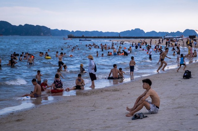 Bloomberg: Mở cửa trở lại nhưng có ý thức hơn về môi trường, hiểu biết hơn về sinh thái, tập trung vào du khách lẻ có tiêu dùng cao hậu Covid-19 có thể giúp du lịch Việt Nam bền vững hơn - Ảnh 1.