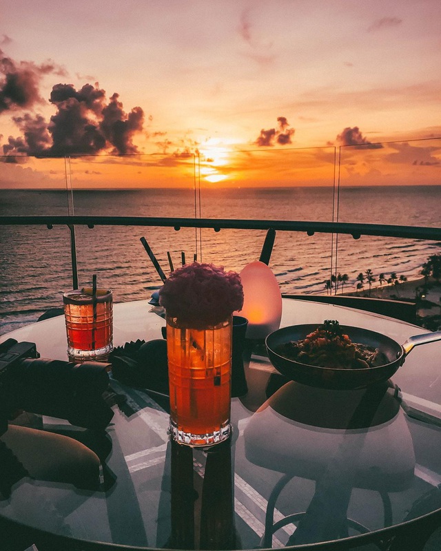 Nếu đến Phú Quốc, đừng bỏ qua 8 quán cà phê view biển sang chảnh này: Nơi hoàn hảo để ngắm hoàng hôn, lên hình đẹp đến ngỡ ngàng - Ảnh 9.