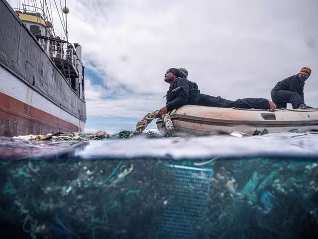 Trở về sau 48 ngày lênh đênh, con thuyền lập kỷ lục vì đem về thứ khiến người yêu môi trường sửng sốt - Ảnh 2.