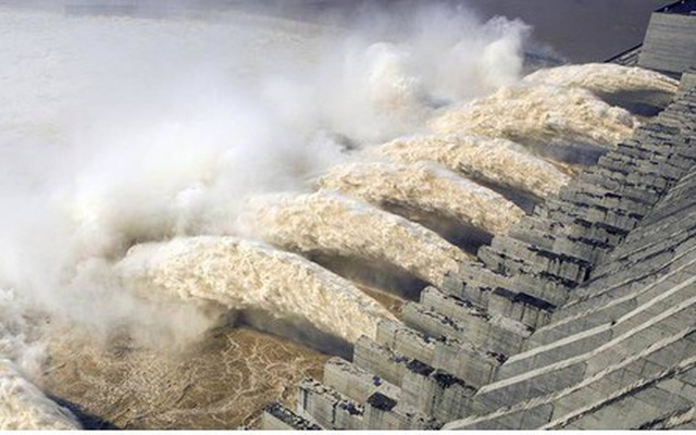 Nước lũ ở đập Tam Hiệp vượt cảnh báo 12m, ông Tập triệu tập họp khẩn Nước lũ ở đập Tam Hiệp vượt cảnh báo 12m, ông Tập triệu tập họp khẩn