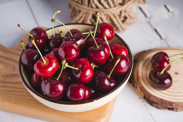 Trong quả cherry có 1 bộ phận cực độc: Khi ăn phải cẩn thận lược bỏ, nếu không có thể gây ngộ độc nặng dẫn đến tử vong - Ảnh 2.