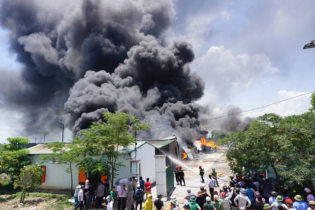 Thanh Hóa: Cháy lớn tại khu công nghiệp Tây Bắc Ga - Ảnh 2.