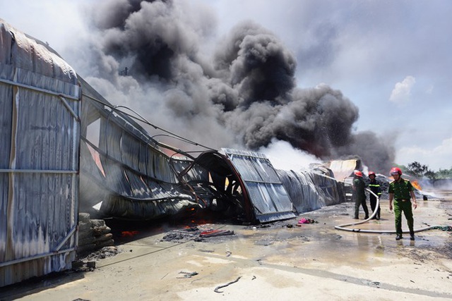 Thanh Hóa: Cháy lớn tại khu công nghiệp Tây Bắc Ga - Ảnh 4.