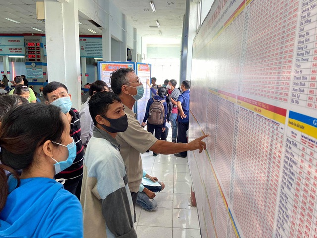 Ngày đầu bán vé Tết Tân Sửu 2021: Ga Sài Gòn vắng khách vì hàng chục nghìn người đã mua vé qua mạng - Ảnh 6.