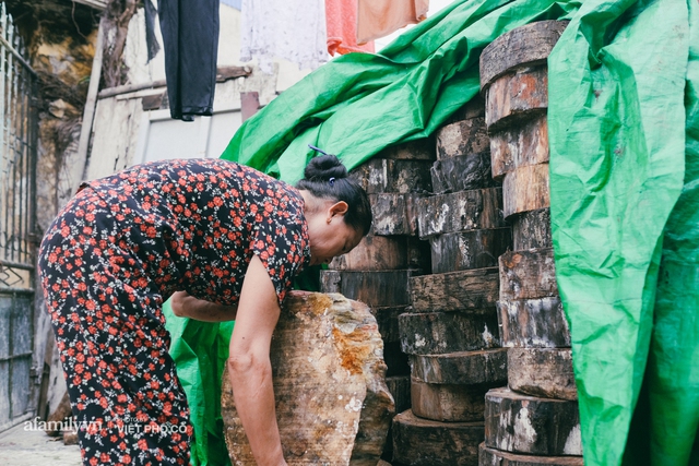 Tết Trung thu về làng Ông Hảo, gặp cặp vợ chồng 40 năm bám nghề làm trống: Đắng-cay-ngọt-bùi đã trải đủ, nhưng chưa 1 ngày mất niềm tin vào sức sống của nghề - Ảnh 10.