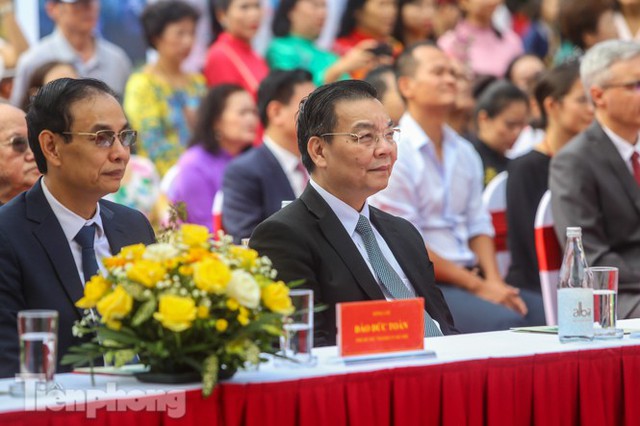 Bí thư Thành ủy Hà Nội gắn biển công trình cải tạo, chỉnh trang hồ Hoàn Kiếm - Ảnh 2. Bí thư Thành ủy Hà Nội gắn biển công trình cải tạo, chỉnh trang hồ Hoàn Kiếm - Ảnh 2.