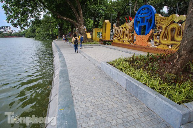 Bí thư Thành ủy Hà Nội gắn biển công trình cải tạo, chỉnh trang hồ Hoàn Kiếm - Ảnh 12.