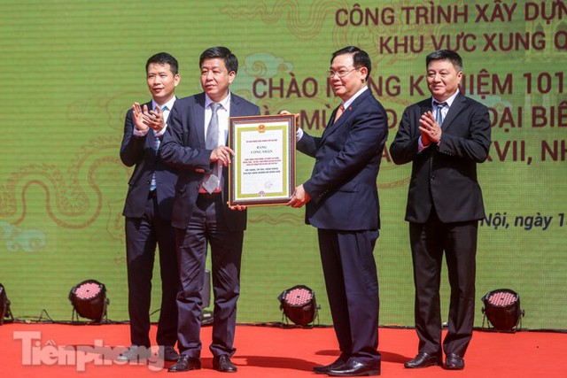 Bí thư Thành ủy Hà Nội gắn biển công trình cải tạo, chỉnh trang hồ Hoàn Kiếm - Ảnh 5.