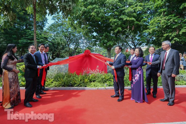 Bí thư Thành ủy Hà Nội gắn biển công trình cải tạo, chỉnh trang hồ Hoàn Kiếm - Ảnh 7. Bí thư Thành ủy Hà Nội gắn biển công trình cải tạo, chỉnh trang hồ Hoàn Kiếm - Ảnh 7.
