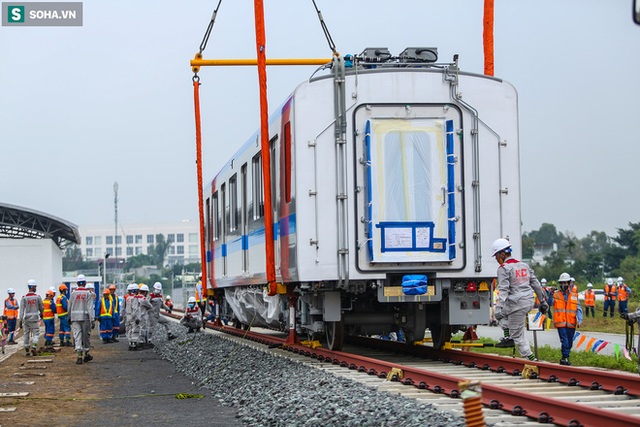  [Ảnh] 7 giờ lắp ráp tàu metro của hàng chục kĩ sư tại depot Long Bình - Ảnh 6.