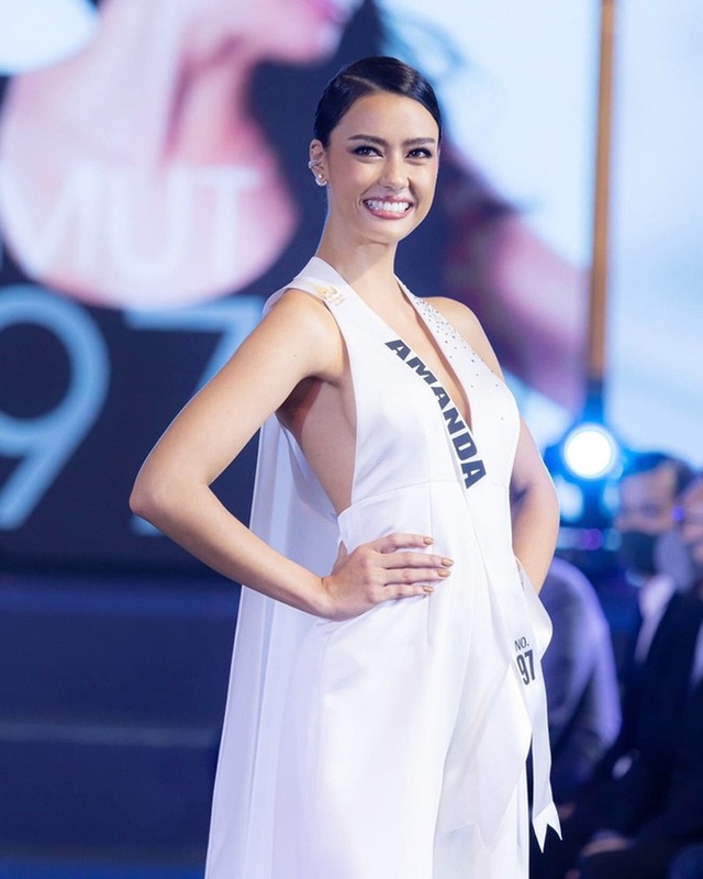 Tân Hoa hậu Hoàn vũ Thái Lan: Bông hồng lai nóng bỏng, học vấn đáng nể, vừa đăng quang đã được dự đoán là ứng cử viên sáng giá của Miss Universe - Ảnh 6.