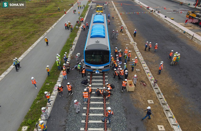  [Ảnh] 7 giờ lắp ráp tàu metro của hàng chục kĩ sư tại depot Long Bình - Ảnh 7.