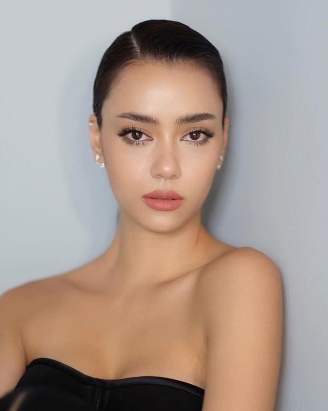 Tân Hoa hậu Hoàn vũ Thái Lan: Bông hồng lai nóng bỏng, học vấn đáng nể, vừa đăng quang đã được dự đoán là ứng cử viên sáng giá của Miss Universe - Ảnh 10.
