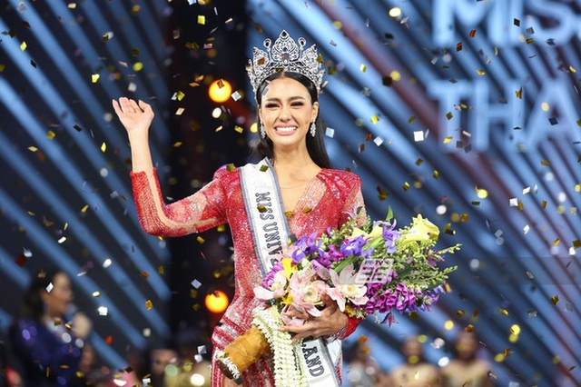 Tân Hoa hậu Hoàn vũ Thái Lan: Bông hồng lai nóng bỏng, học vấn đáng nể, vừa đăng quang đã được dự đoán là ứng cử viên sáng giá của Miss Universe - Ảnh 1.