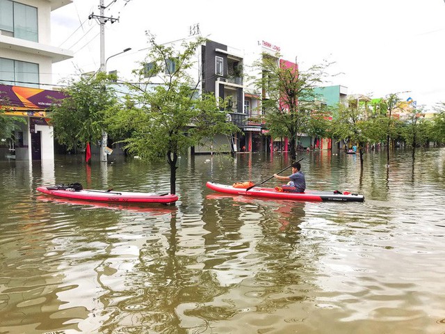  Quảng Nam vẫn chìm trong mưa lũ, đã có 6 người chết và mất tích  - Ảnh 3.