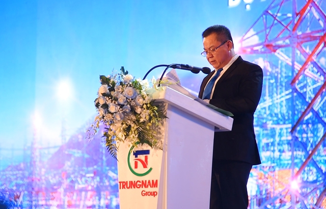 Lễ khánh thành dự án điện mặt trời lớn nhất Việt Nam giữa trời mưa tầm tã và lời xin lỗi của CEO Tập đoàn Trung Nam - Ảnh 3.