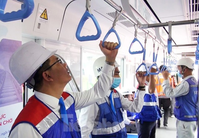 Có gì bên trong đoàn tàu metro số 1 của TPHCM? - Ảnh 11.