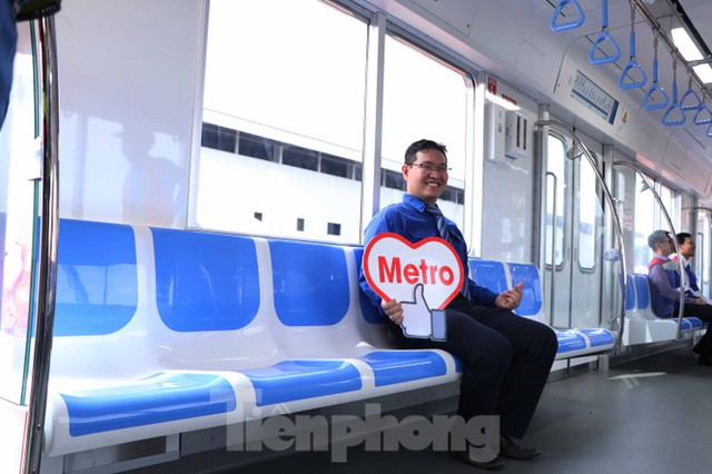 Có gì bên trong đoàn tàu metro số 1 của TPHCM? - Ảnh 13.