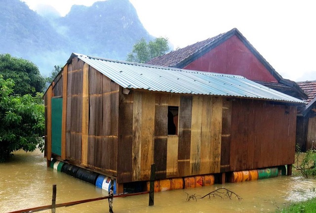 Dự án Nhà Chống Lũ phát huy tác dụng: Nhiều bà con miền Trung vượt qua lũ lụt; tiếp tục triển khai ở Huế, Quảng Trị và Quảng Nam - Ảnh 4.