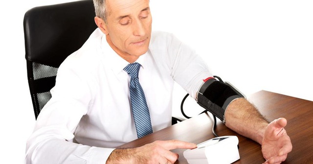  5 cách đơn giản để giảm huyết áp: Làm một động tác nắm tay này có thể giảm 10 mmHg - Ảnh 2.