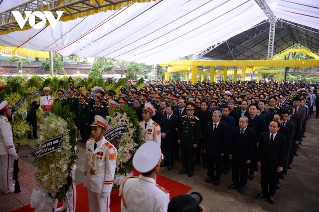 Xúc động Lễ viếng và truy điệu 13 liệt sĩ hy sinh khi tìm kiếm cứu nạn tại Rào Trăng 3 - Ảnh 22.