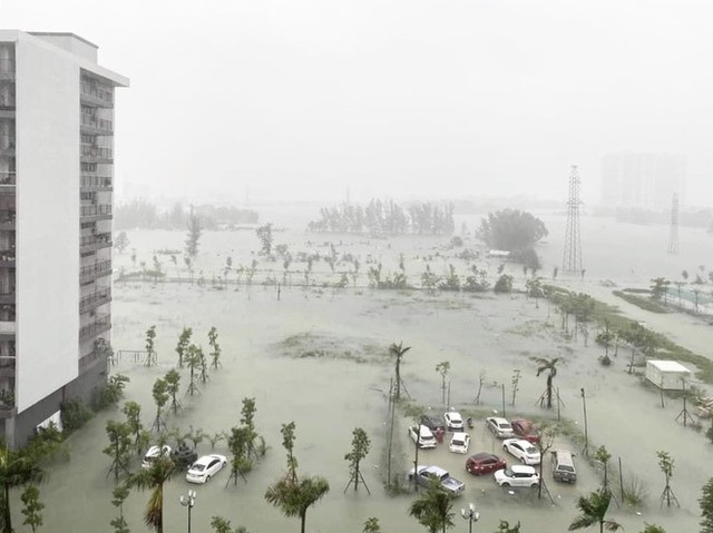 Mưa trắng trời, TP Hà Tĩnh chìm trong ngập lụt lịch sử chưa từng có - Ảnh 12.