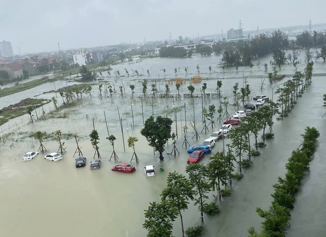 Mưa trắng trời, TP Hà Tĩnh chìm trong ngập lụt lịch sử chưa từng có - Ảnh 14.