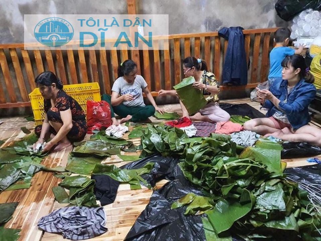 Người dân nhiều tỉnh thành chung tay gói hàng ngàn chiếc bánh chưng, bánh tét cứu trợ khúc ruột miền Trung - Ảnh 25.