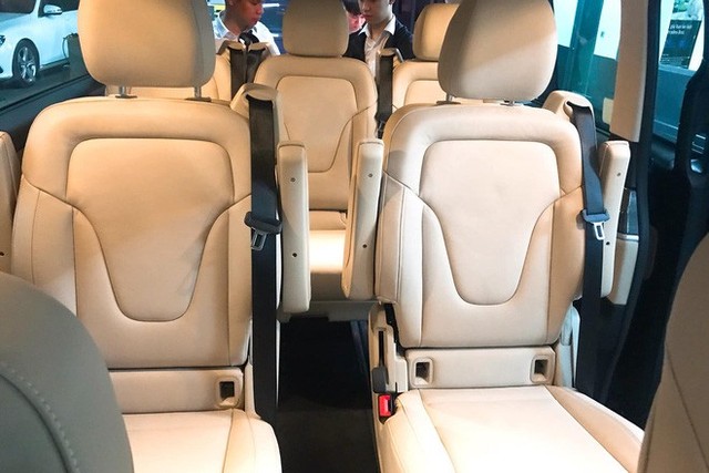 Mercedes-Benz V 250 AMG đầu tiên về Việt Nam: Ngoại hình thể thao, nội thất sang chảnh, giá thấp hơn gần tỷ đồng so với Toyota Alphard - Ảnh 10.