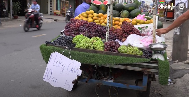 Tuyệt chiêu sử dụng số “tàng hình” trên biển quảng cáo của những người bán hàng ở Sài Gòn - Ảnh 1.