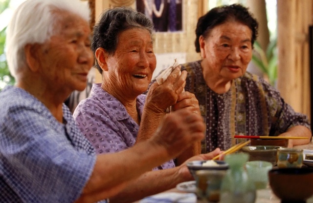 4 nguyên tắc ăn tối đặc biệt mà người Nhật áp dụng để đảm bảo không bị béo phì, tuổi thọ luôn trong top 1 thế giới - Ảnh 1.