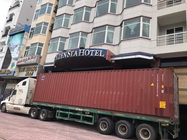 Người Đà Nẵng thuê container chắn trước khách sạn, cửa hàng để đề phòng sức tàn phá khủng khiếp của bão số 9 - Ảnh 5.
