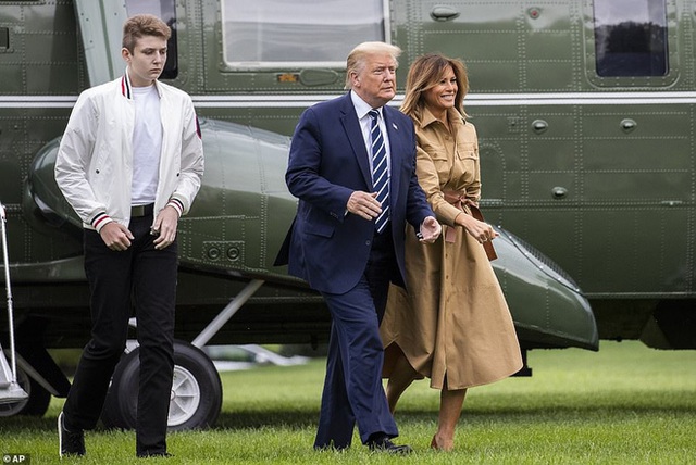 Loạt ảnh chiều cao khủng của “Hoàng tử Nhà Trắng” Barron Trump biến các bạn mình thành người tí hon, chỉ đi bộ đã nhanh bằng bạn chạy - Ảnh 8.