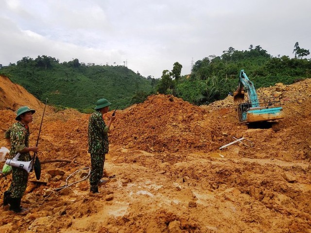 Cứu nạn tại Rào Trăng 3: Khó khăn nối lại tìm kiếm, cho người nhà nạn nhân vào hiện trường - Ảnh 2.